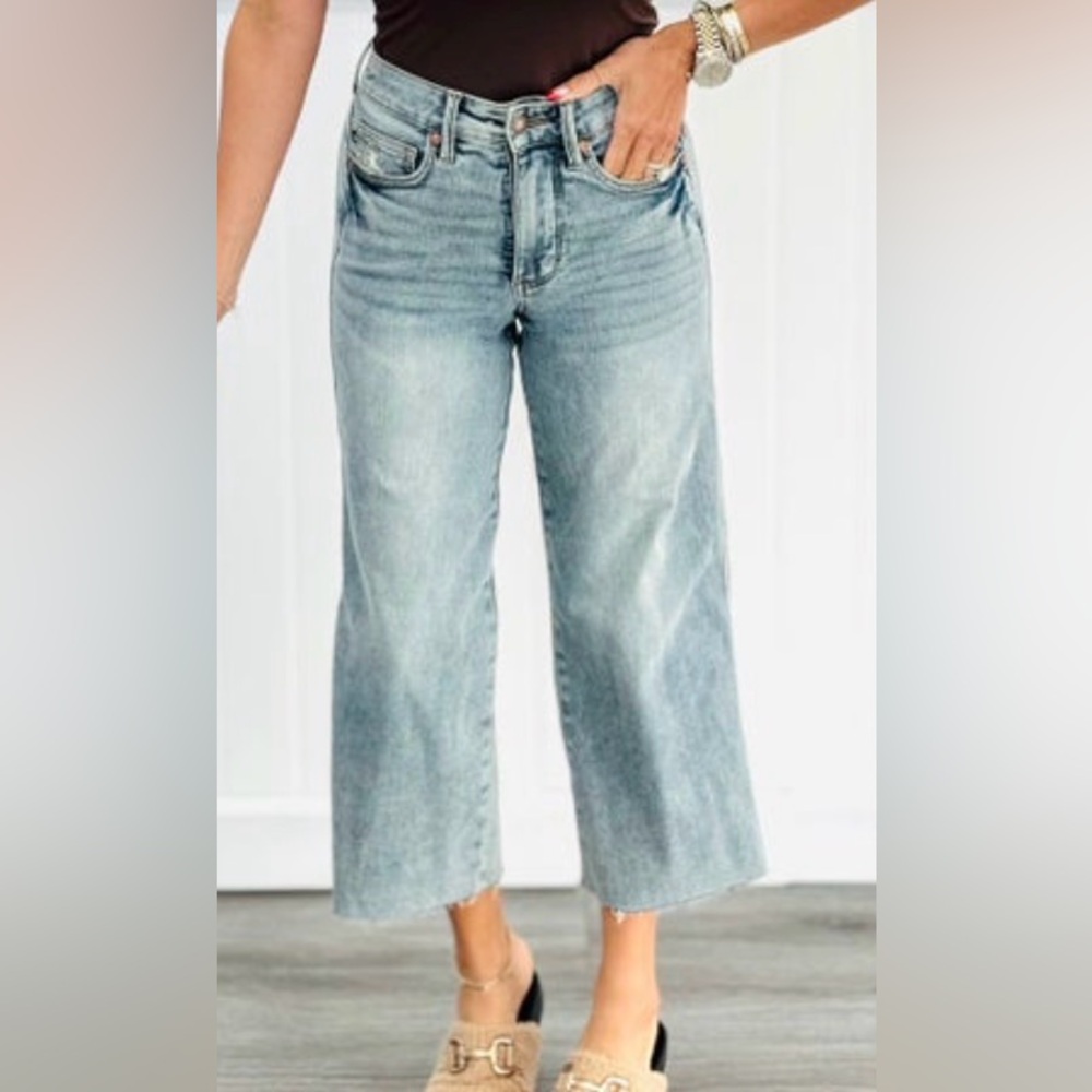 NWT -Judy Blue Mid-Rise Tummy Control Crop Wide Leg Jeans Woman's Size 0/24